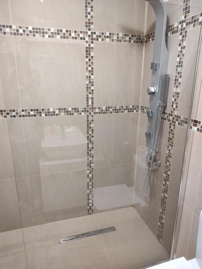 The Unique Apartment Roşu Esterno foto