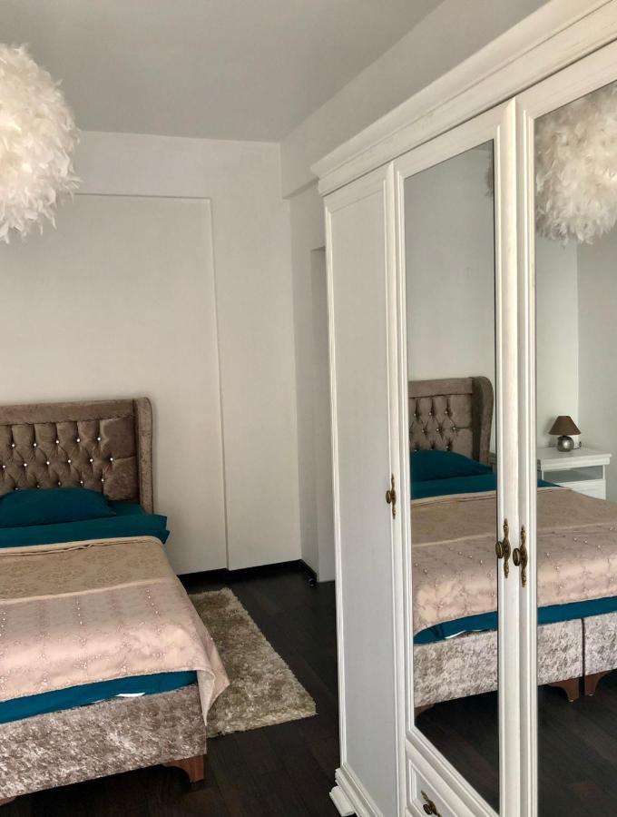 The Unique Apartment Roşu Esterno foto